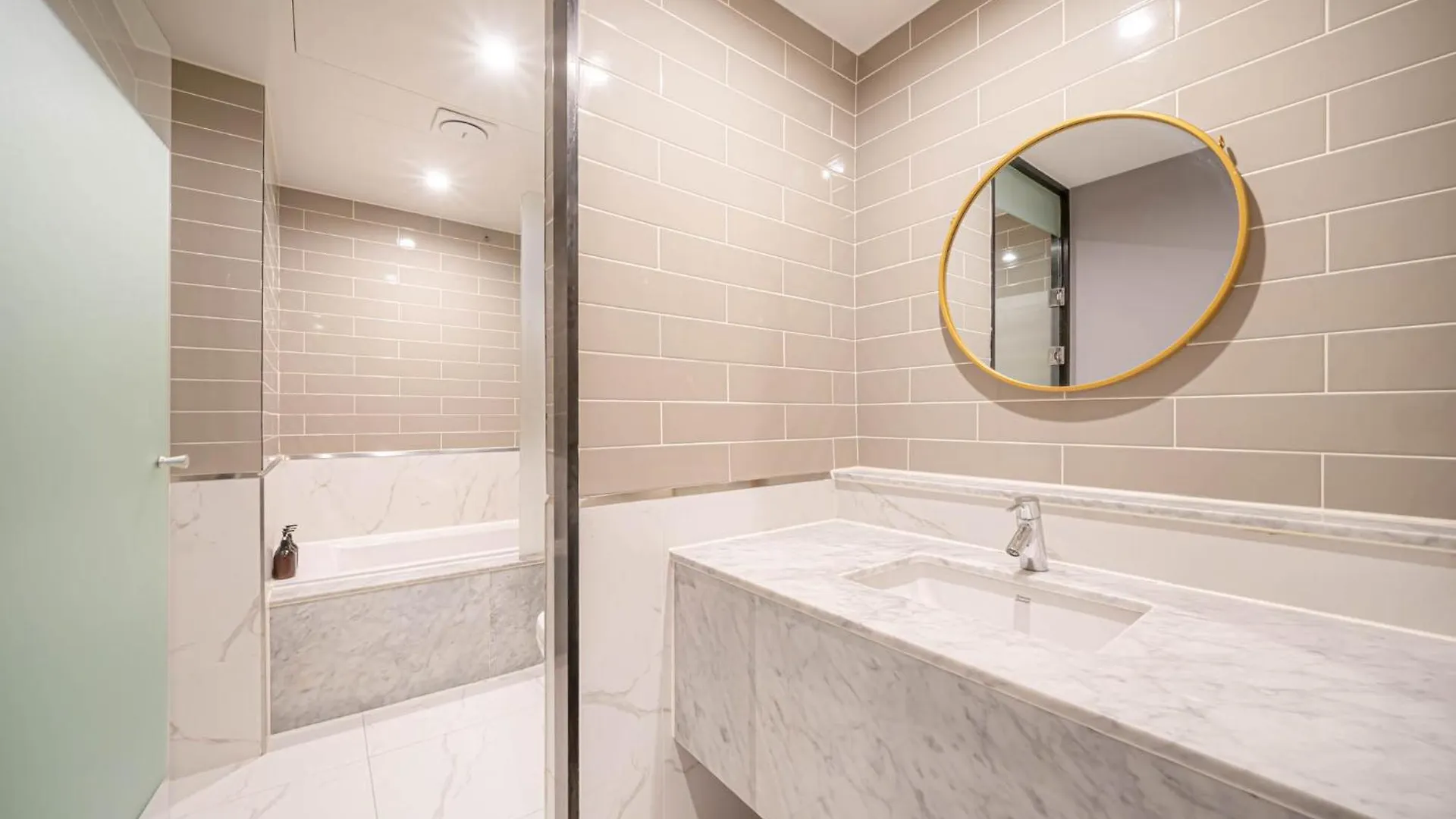 Brown Dot Hotel Busanjin Station