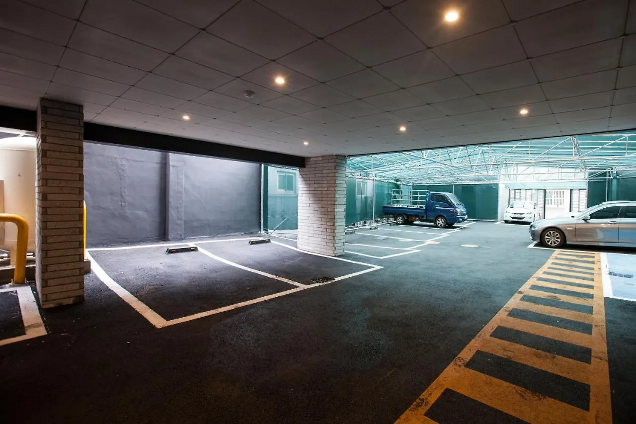 Brown Dot Hotel Busanjin Station