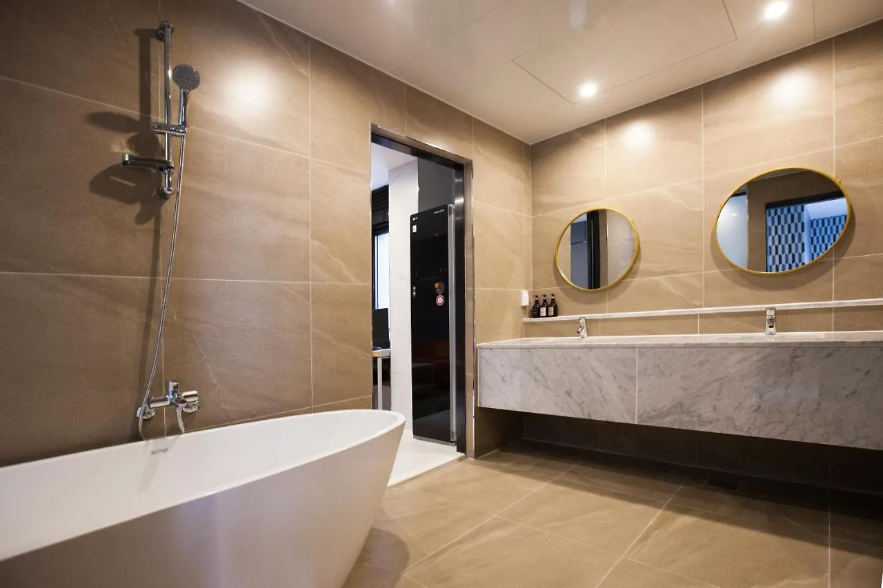 Brown Dot Hotel Busanjin Station