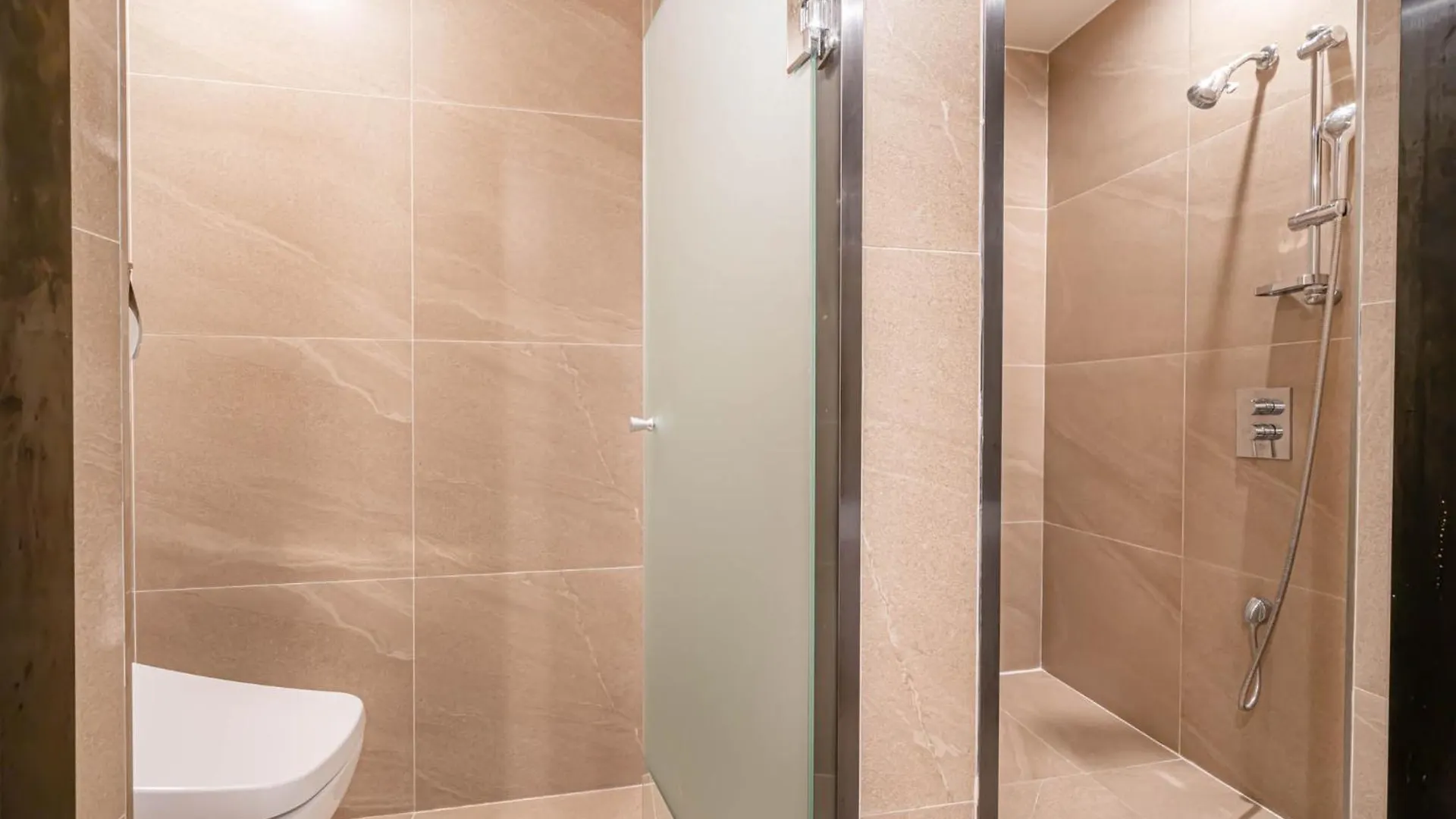 Brown Dot Hotel Busanjin Station