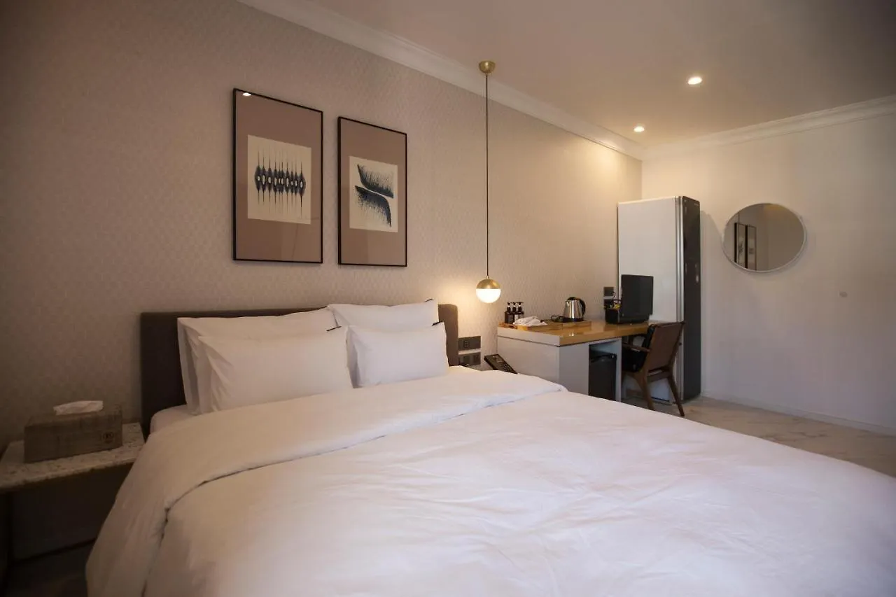Brown Dot Hotel Busanjin Station