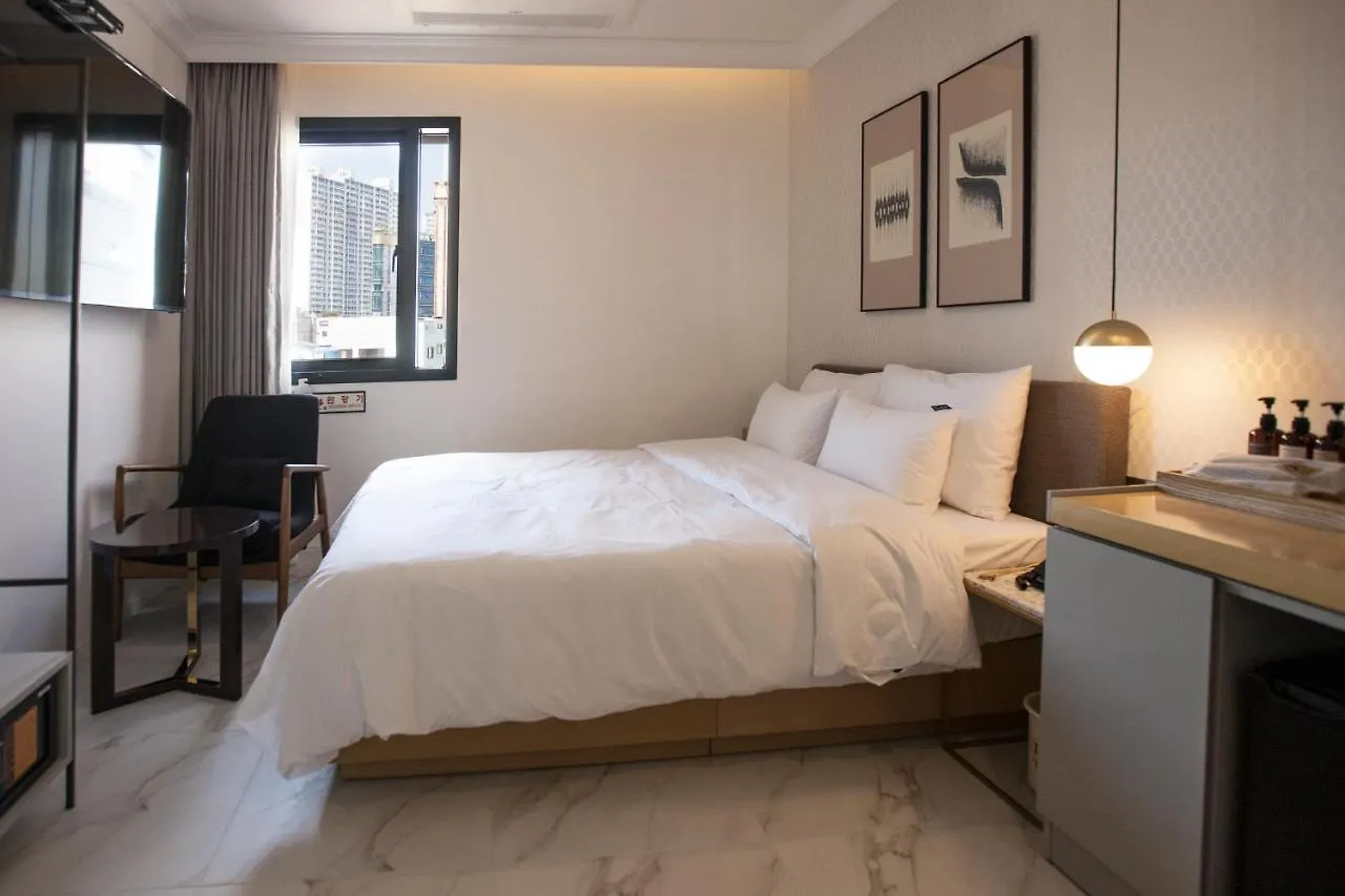Brown Dot Hotel Busanjin Station